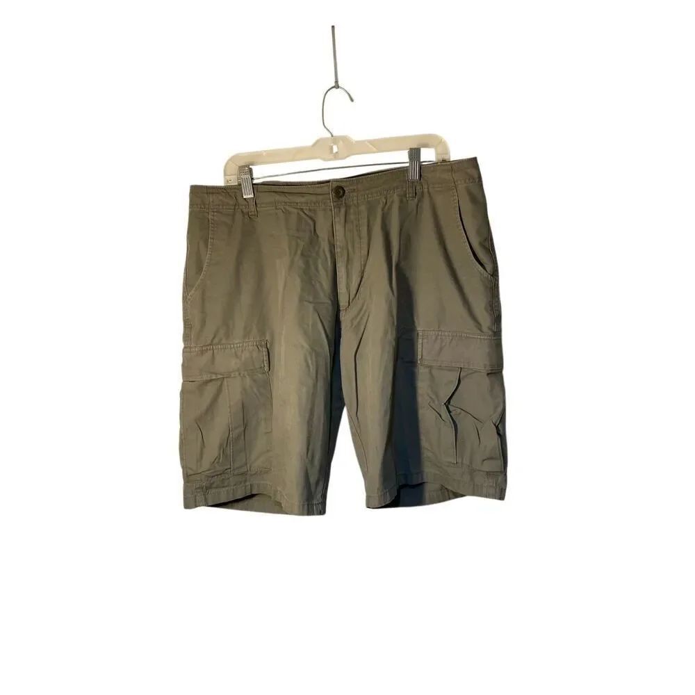 Patagonia men’s compound green cargo pants waist 36 inches